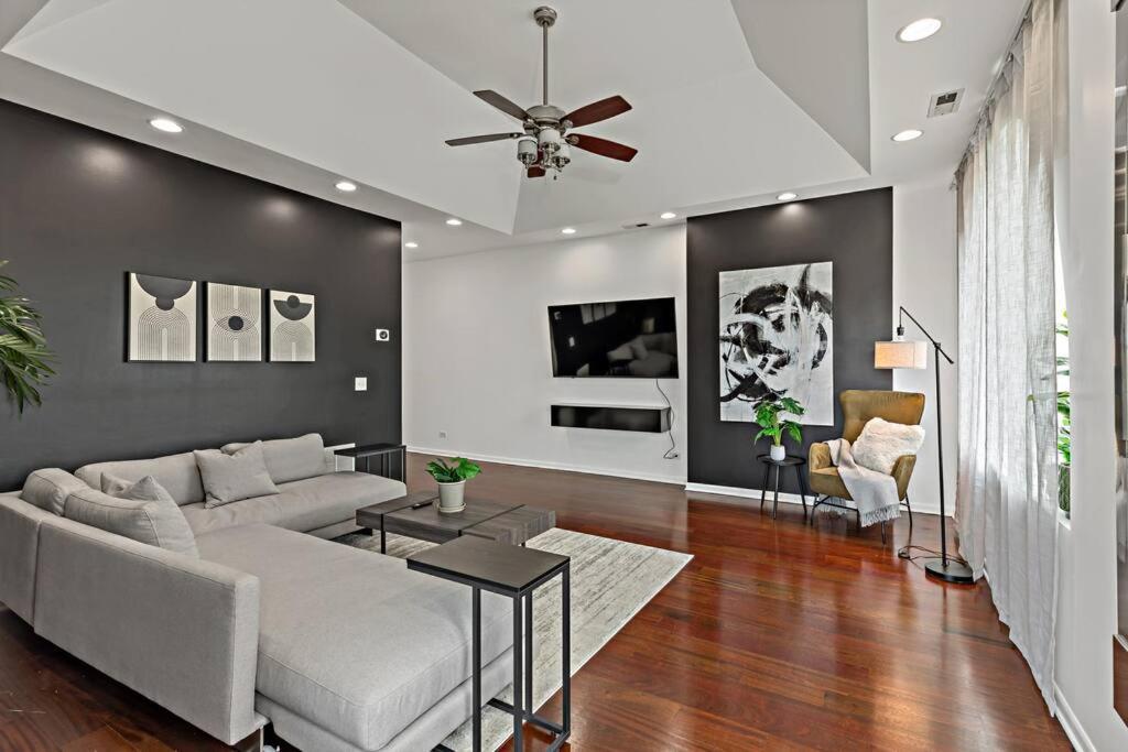 The Penthouse, Lux Stay Near Downtown, Uofc & Lake 芝加哥 外观 照片
